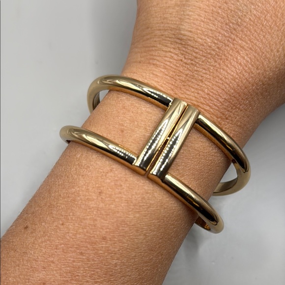 Vintage Gold Tone Large Cuff Bangle Statement Bracelet - Picture 1 of 3